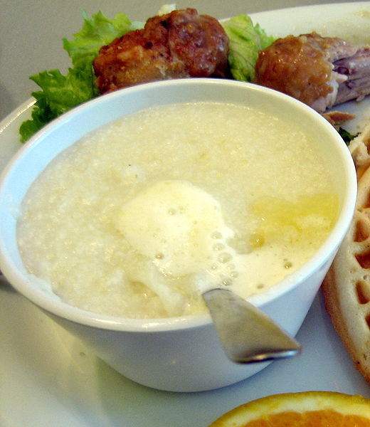 Grits with butter: Ernesto Andrade [CC BY 2.0 (https://creativecommons.org/licenses/by/2.0)], via Wikimedia Commons